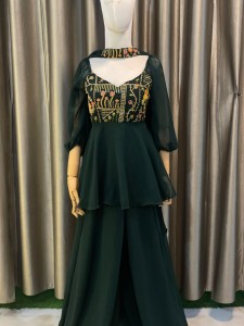 Green Sarara Chest ma Rajesthani Fabric Border ma Jhumka-less - SSGrRjFa020